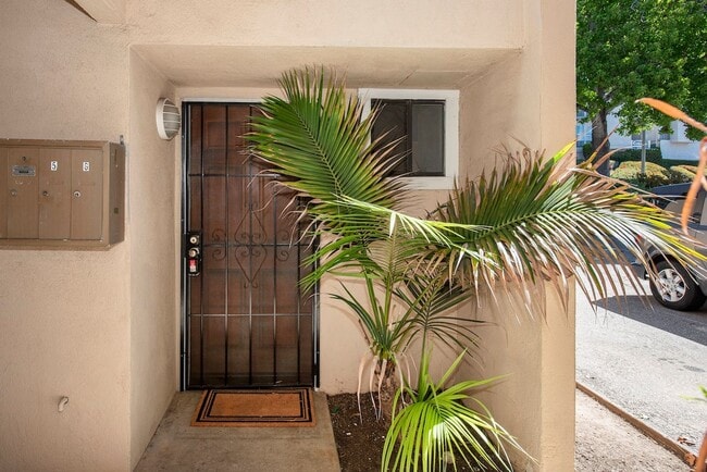 Building Photo - 2 BED/1.5 BATH ON THE MESA!!!