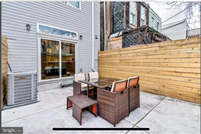 Building Photo - 2309 Dickinson St