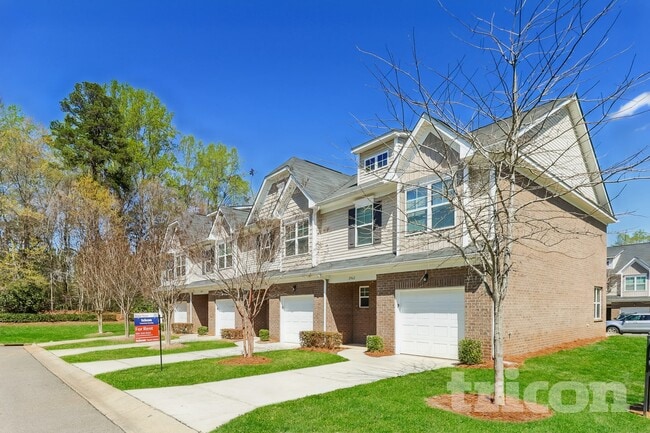 Building Photo - 2062 Aragon Lane