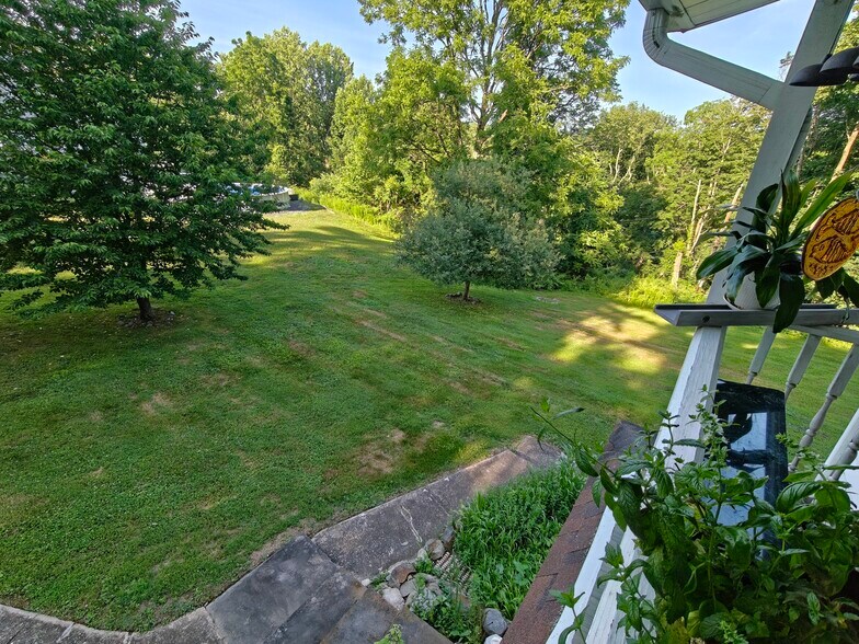 Scenic yard - 45 Beakes Rd