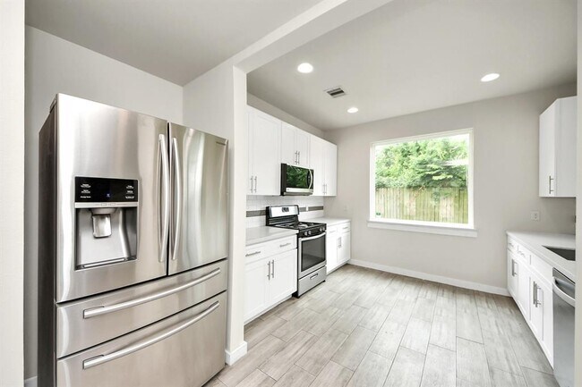 Building Photo - 4228 Bellfort Ave