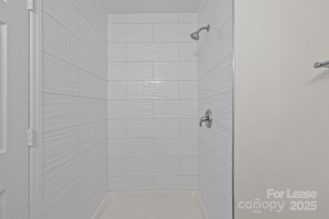 Building Photo - 6203 Rosecroft Dr