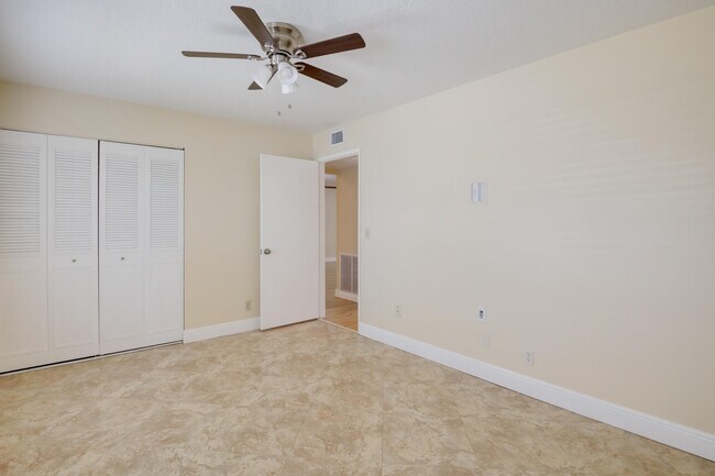 Building Photo - 459 Franconia Cir