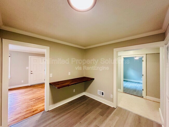 Building Photo - 133 Hinton Ave