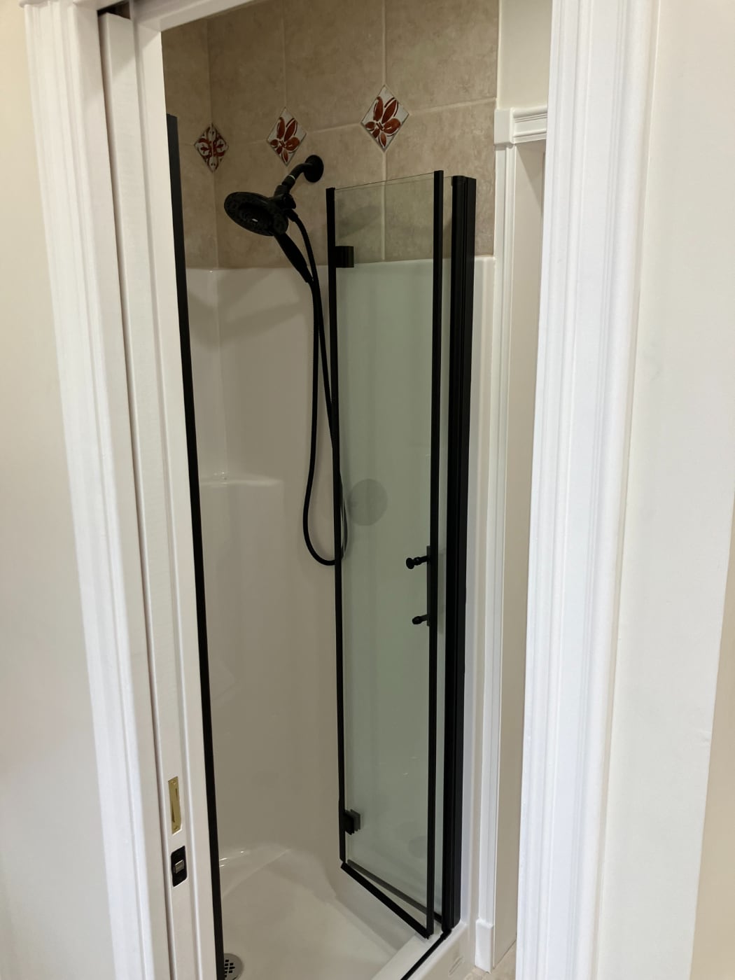 FREE STANDING SHOWER - 651 Paseo Vista