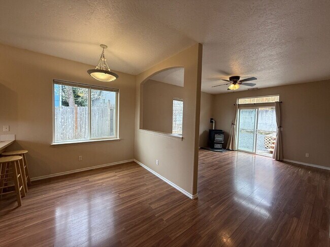 Building Photo - 1631 S 59th St