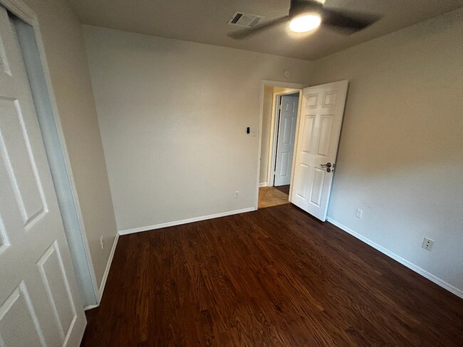 Building Photo - 3BR w/ Fenced Backyard + Garage in Round Rock