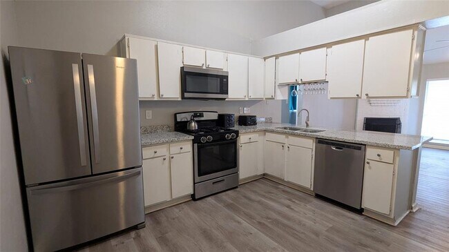 Building Photo - 12142 Westwold Dr