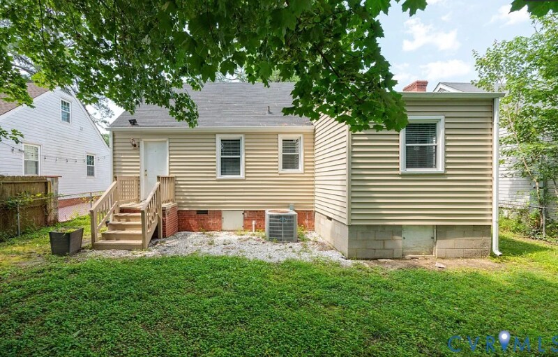 Building Photo - 2303 Parkside Ave