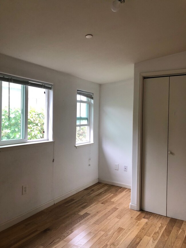 Building Photo - 605 Seabright Ave