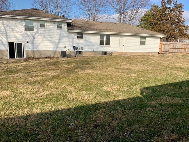 Building Photo - Spacious 3 Bedroom Home with Finished Lower Level & Large Fenced Yard