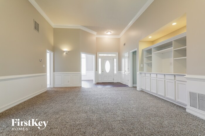 Building Photo - 715 Roland Manor Dr