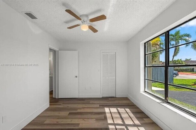 Building Photo - 2512 SW 113th Ct