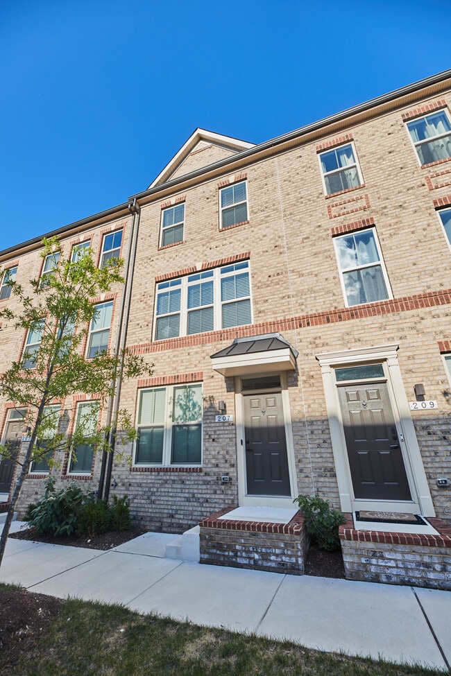 Primary Photo - 207 S Newkirk St