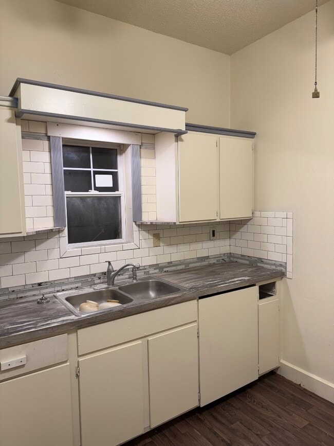 Building Photo - 1460 N Edward St