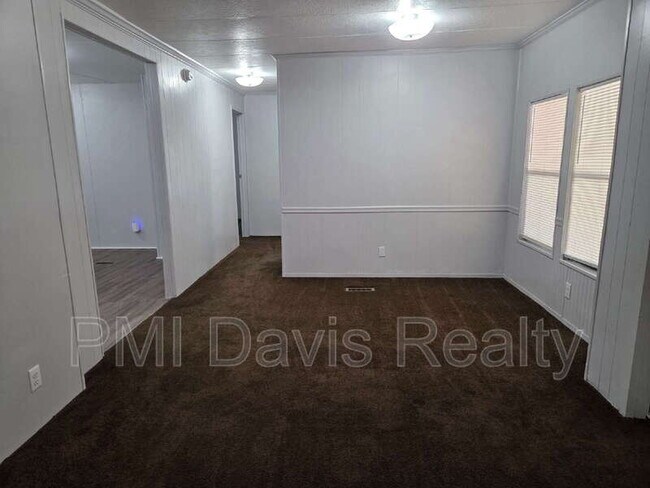 Building Photo - 2288 Amarylis Ave