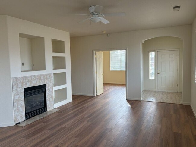 Building Photo - Beautiful Three Bed Home Available On The Green at Dayton Golf Course