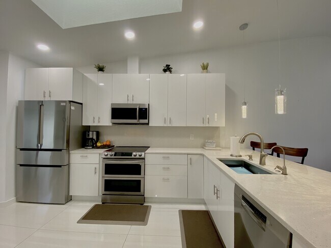Building Photo - 3830 Bal Harbor Blvd