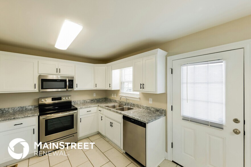 Building Photo - 390 Hidden Meadows Dr