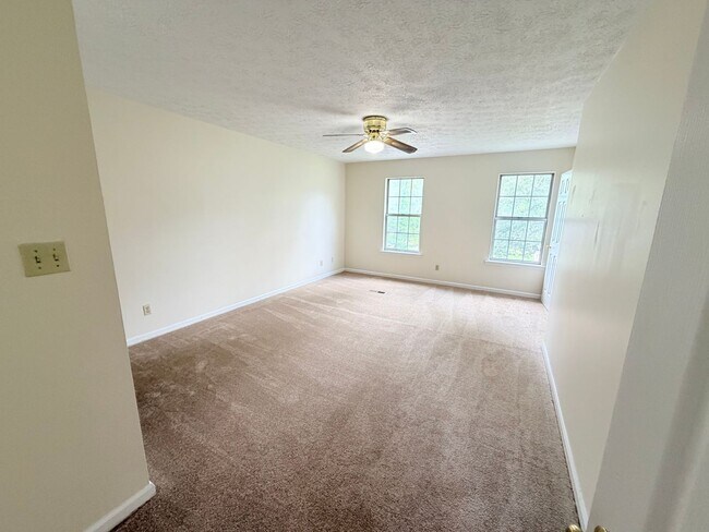 Building Photo - 2 Bedroom, 1 1/2 Bathrooms - Townhouse West Rome