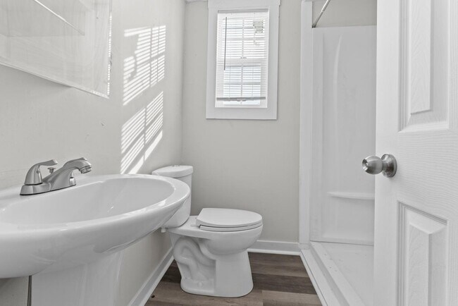 Building Photo - 111 S Vine St