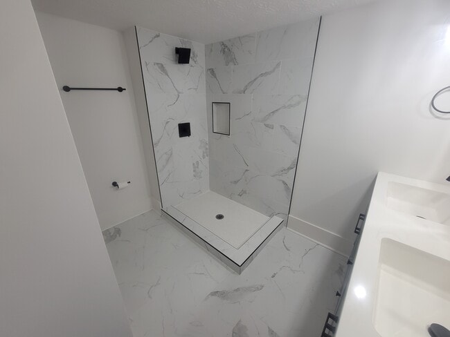 Building Photo - 1542 Thomas Ave