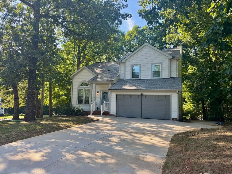 Building Photo - 216 Norham Dr