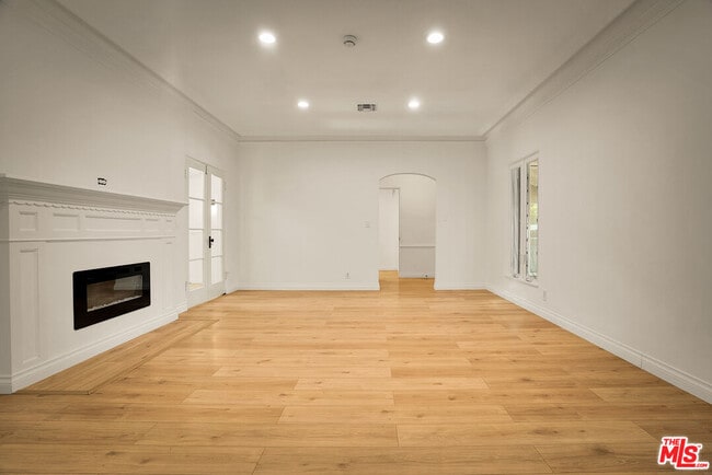 Building Photo - 5419 Gentry Ave