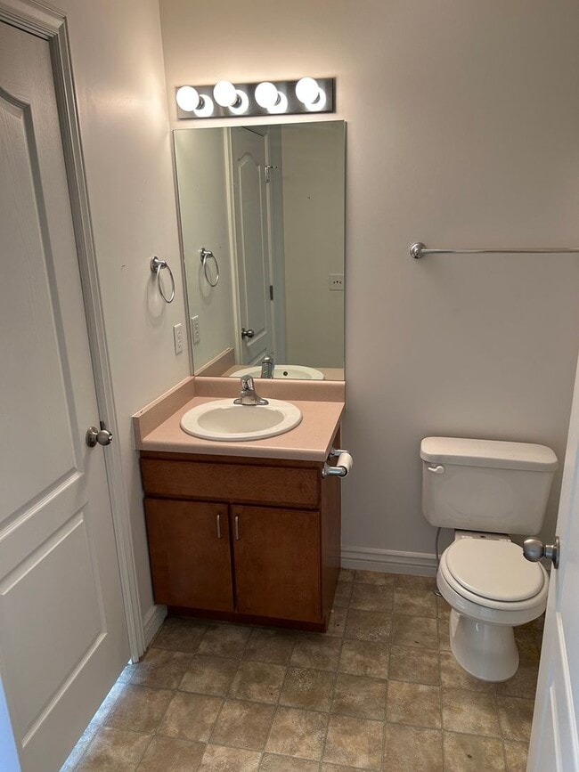 Building Photo - Great 2 Bed 2.5 Bath Draper Bench Condo