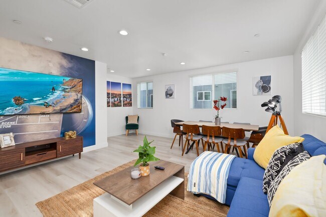 Building Photo - 4-Unit Townhome Community | Luxury Living Near DTLA