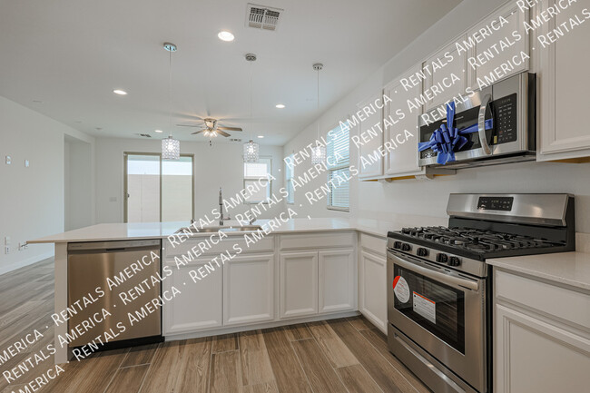 Building Photo - 5938 N 90th Dr