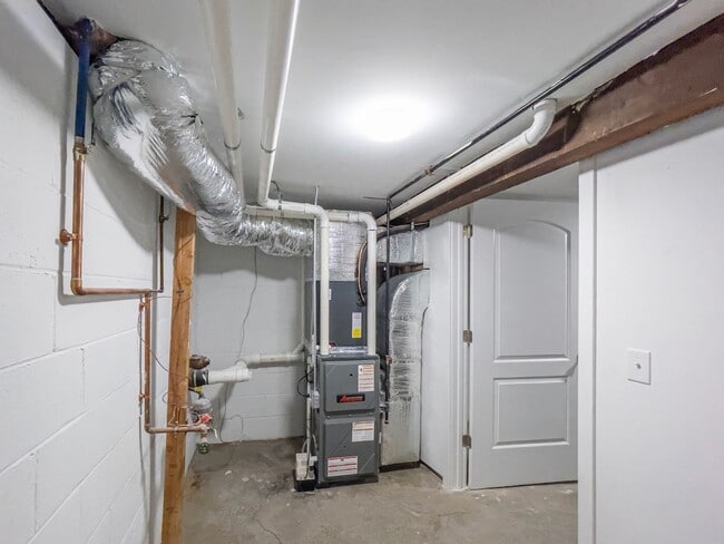 Building Photo - 159 Dunham St