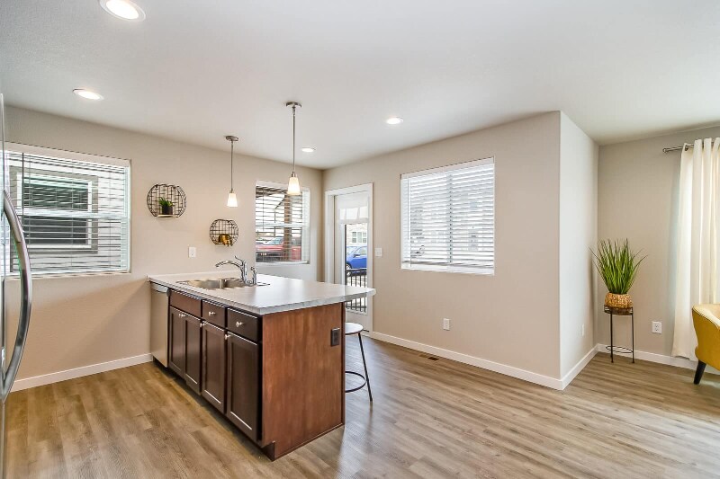 Building Photo - 1940 Good Hearted Pl