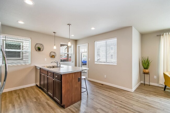 Building Photo - 1940 Good Hearted Pl