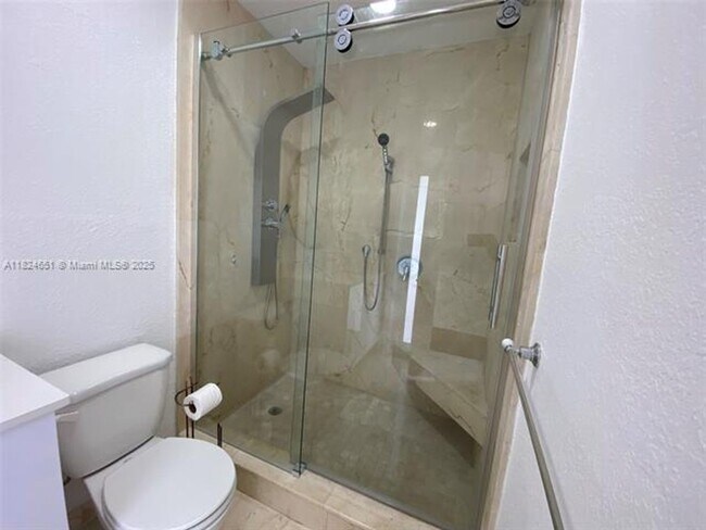 Building Photo - 19330 NE 18th Pl