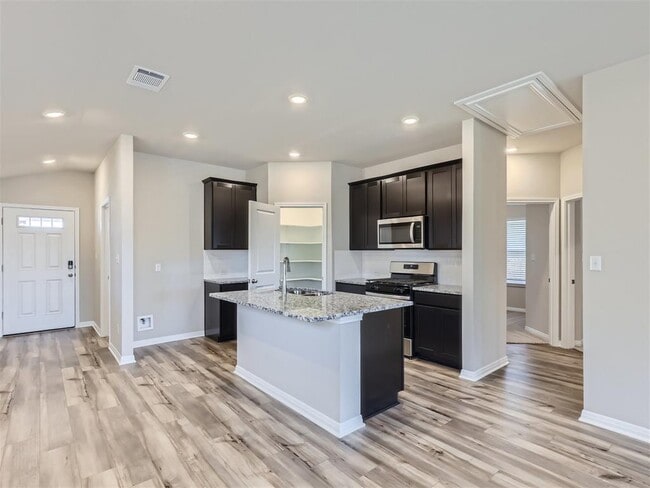 Building Photo - 607 View Dr