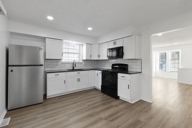 Building Photo - Just Listed! Step into one of the Northlan...