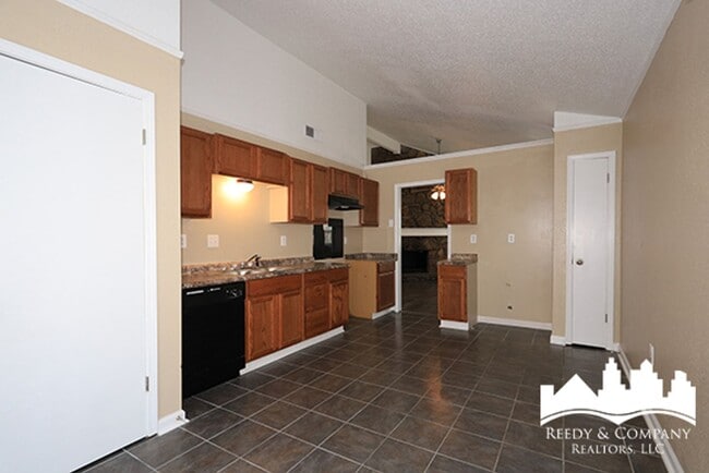 Building Photo - 6333 Raible Dr