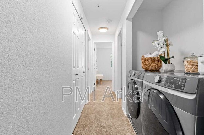 Building Photo - 19230 Forest Park Dr NE