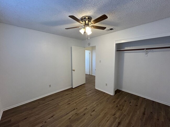Building Photo - Beautiful 4 Bed / 2.5 Bath Silver Creek Home w/ RBP & $0 Deposit Option