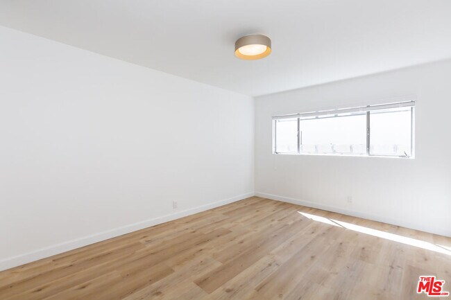 Building Photo - 1268 N Sweetzer Ave