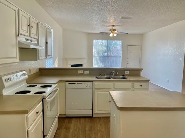 Building Photo - 7216 Park Creek Cir W