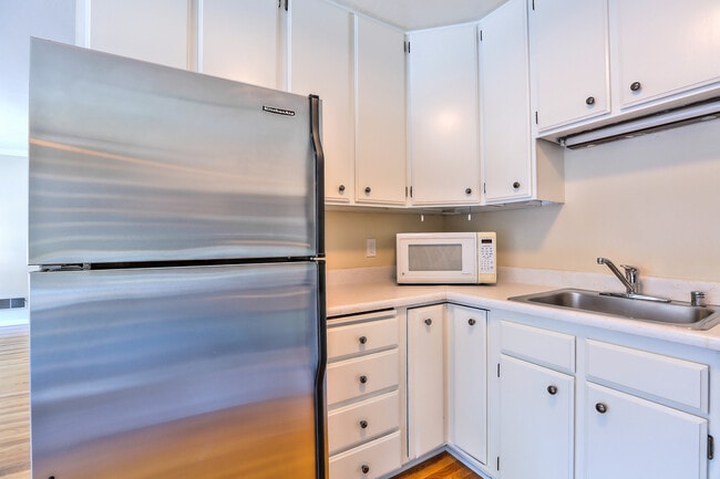 Building Photo - Spacious Two Bedroom Condo in Potrero Hill...