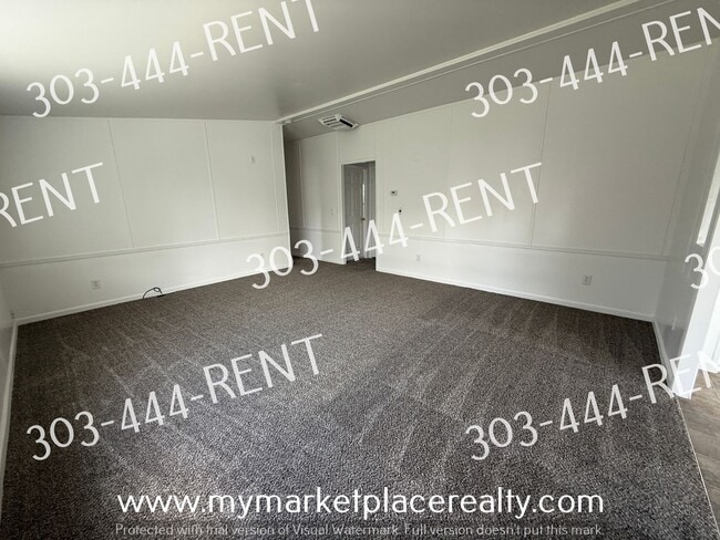 Building Photo - Spacious 3 Bedrooms and 2 bathroom home!!!