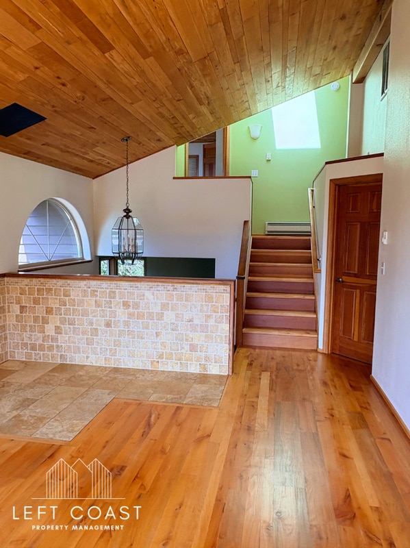 Building Photo - 7205 SW Burl Dr