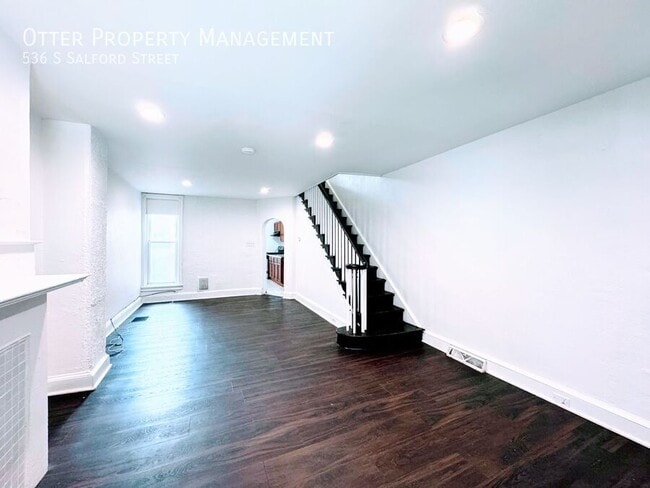 Building Photo - 536 S Salford St