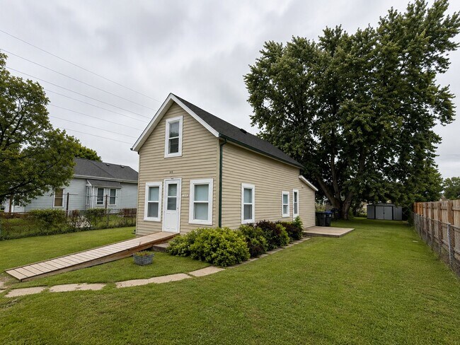 Building Photo - 1305 Avenue C