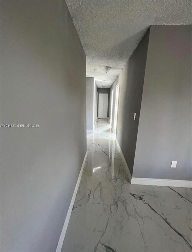 Building Photo - 511 NW 82nd Ave