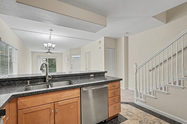 Building Photo - 808 Lenzen Ave