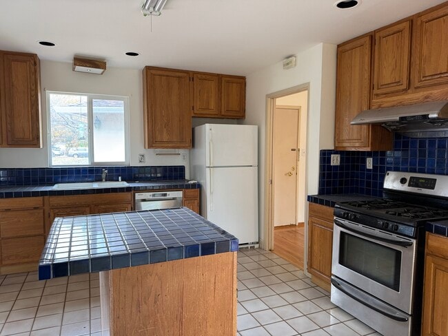 Building Photo - 1105 Plymouth Dr